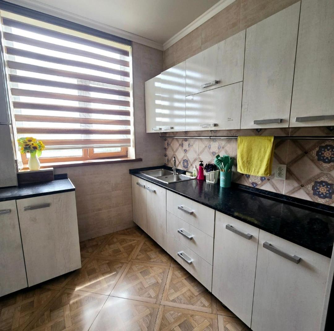 Apartment 2х-ком люкс желтоксан 20 - 5й этаж лифта нет извините *